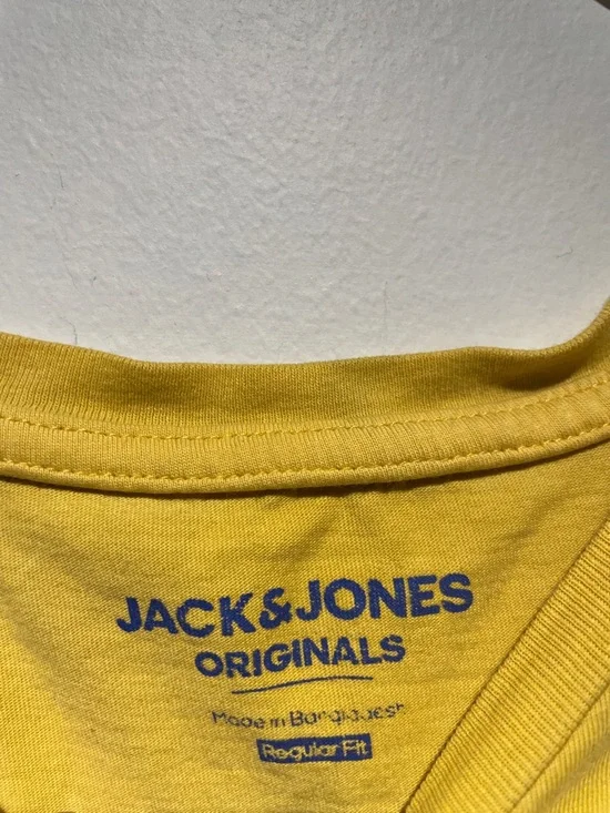 Jack & Jones Men’s Yellow Graphic T-Shirt. - Picture 2 of 7